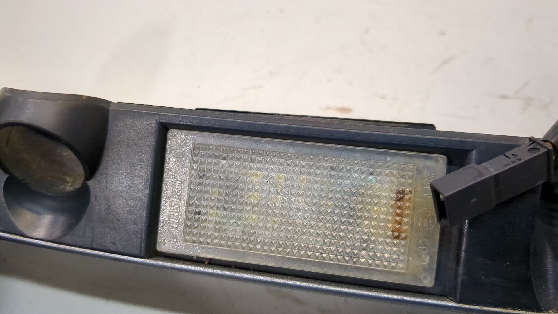 Фонарь подсветки номера