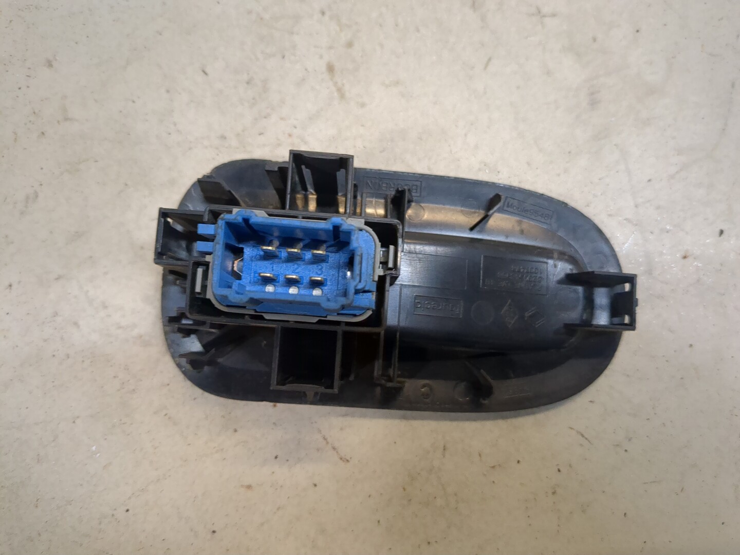 Кнопка стеклоподъемника