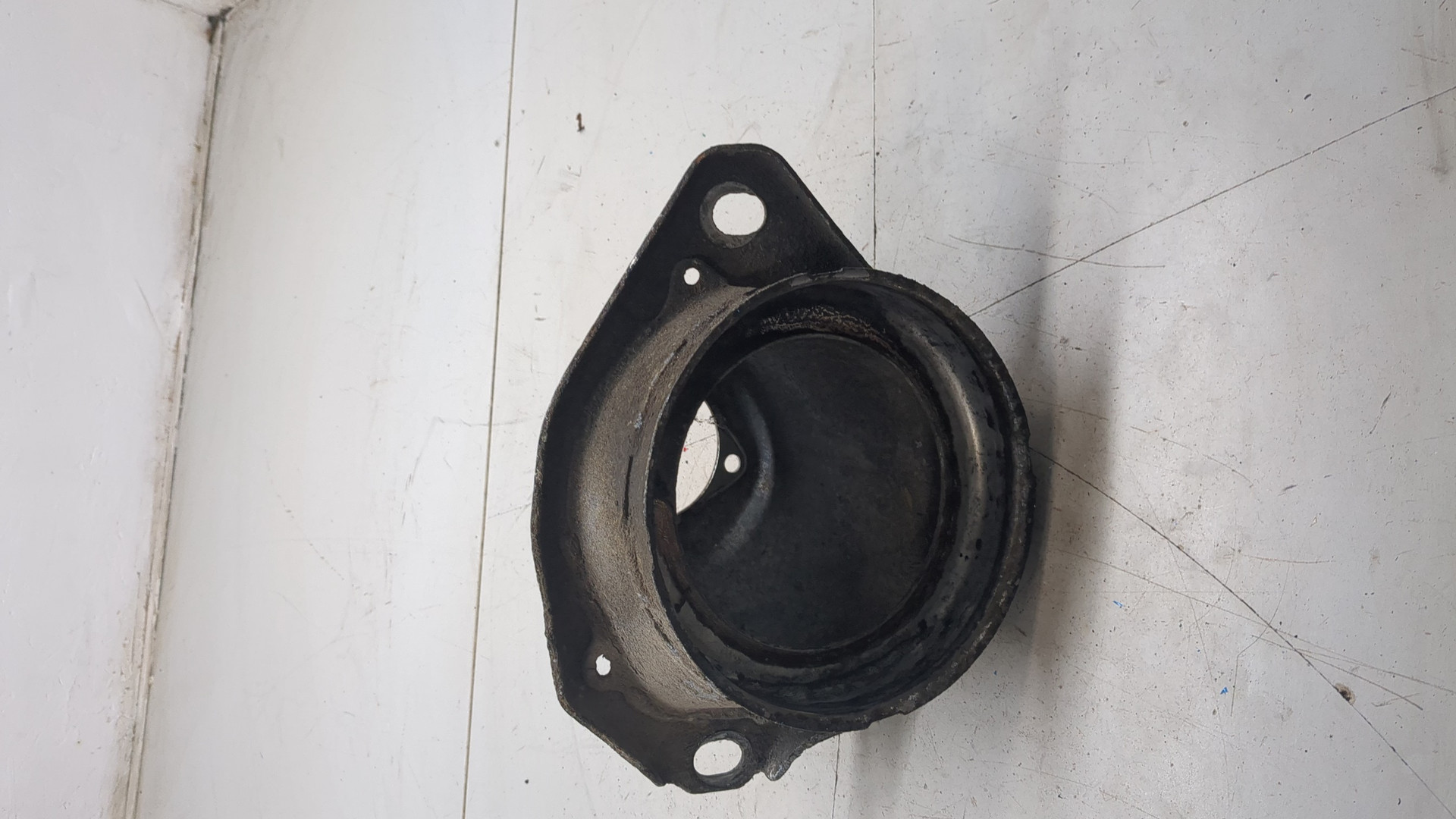 Опора заднего амортизатора