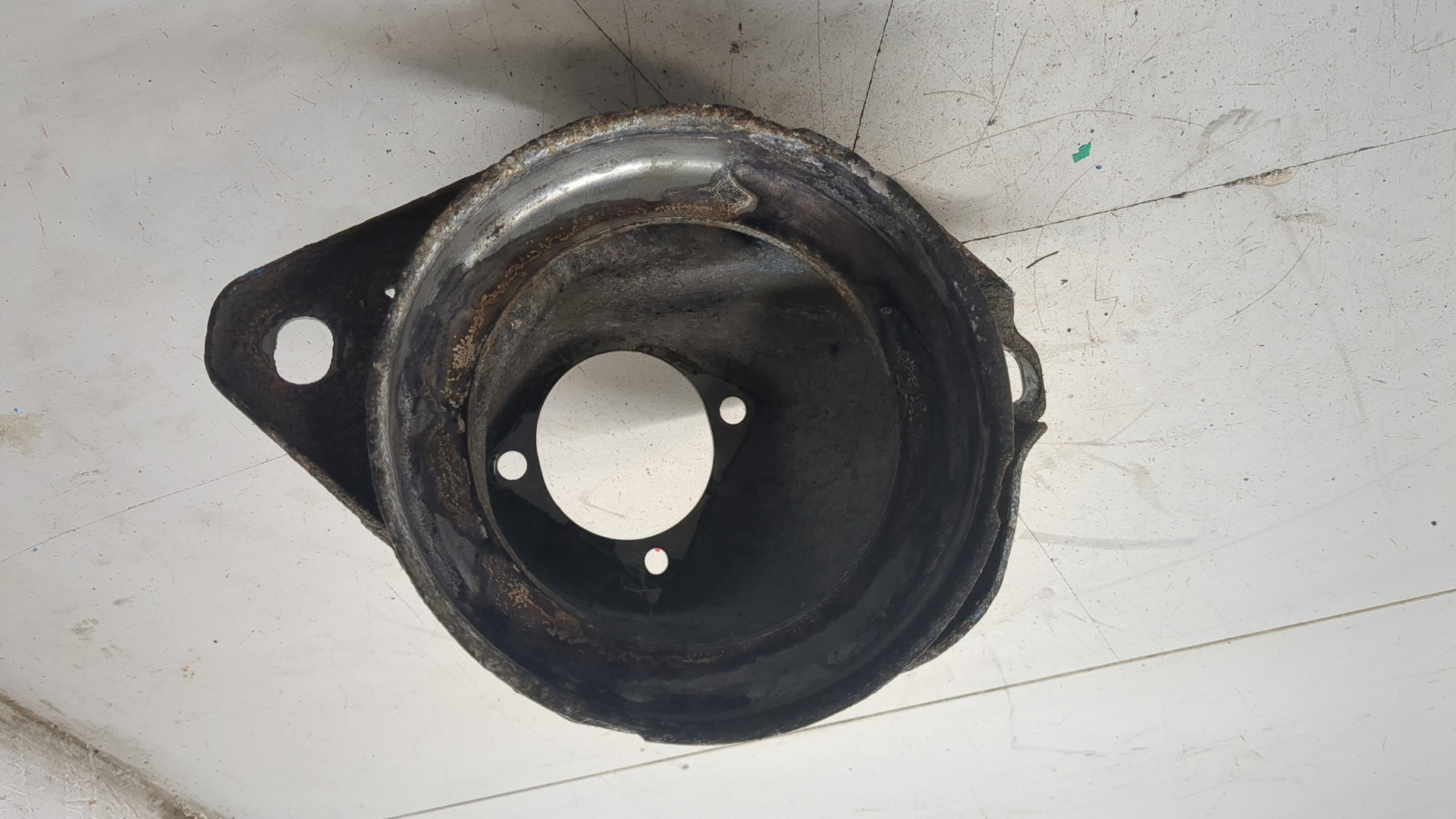 Опора заднего амортизатора