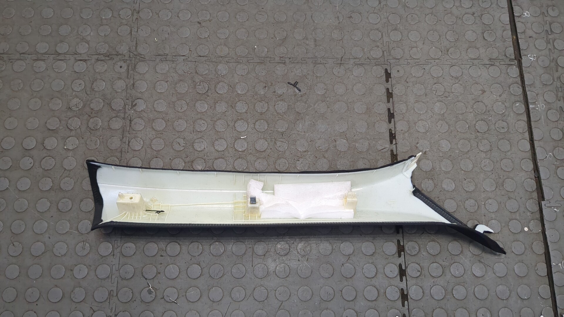 Обшивка стойки