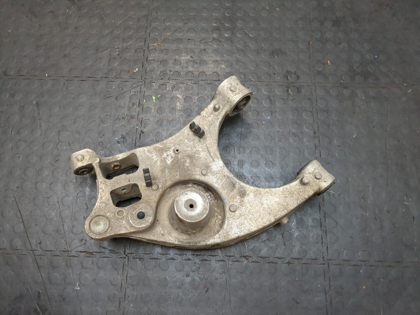 Рычаг задний левый