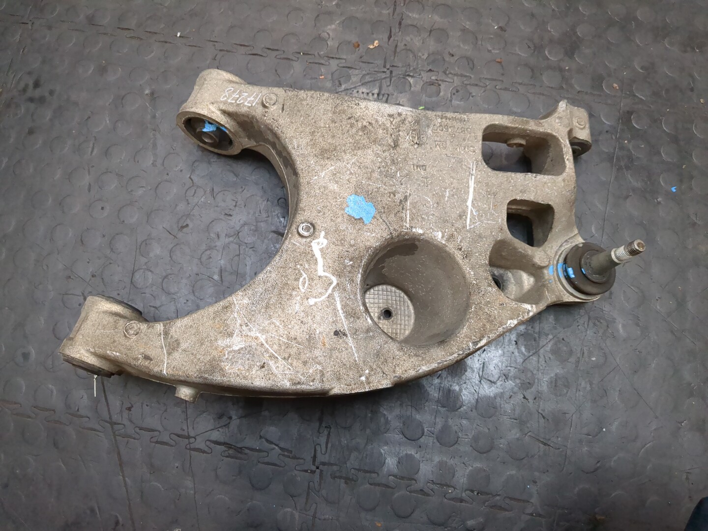 Рычаг задний левый