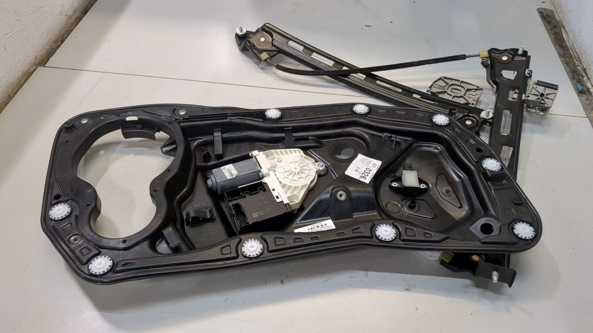 Стеклоподъемник электр. передний левый