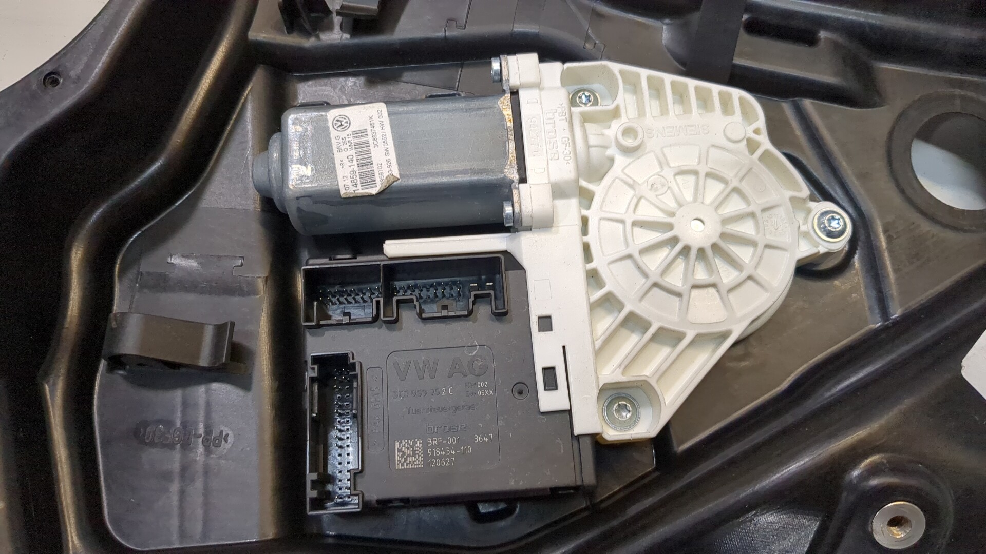 Стеклоподъемник электр. передний левый