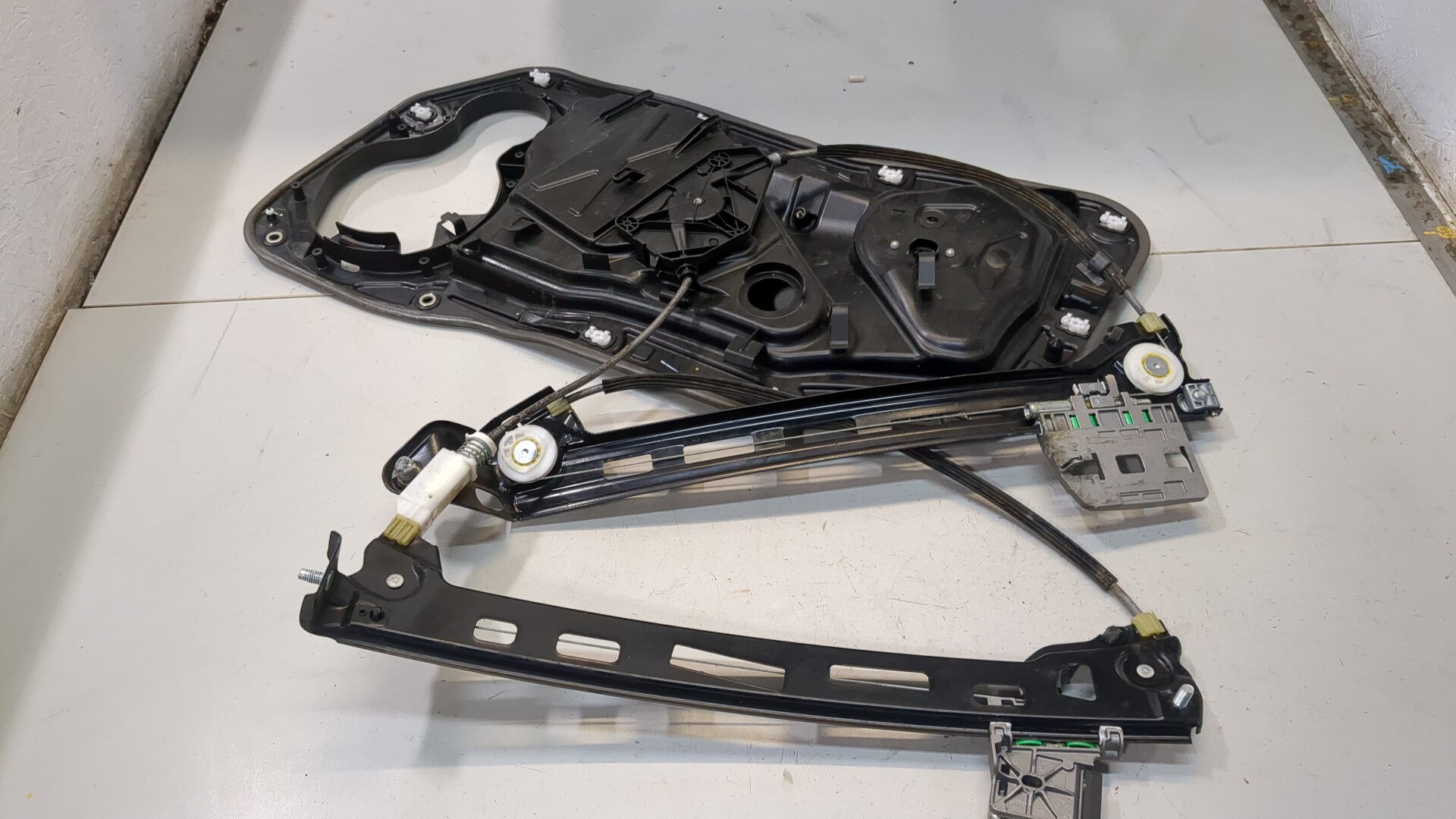 Стеклоподъемник электр. передний левый