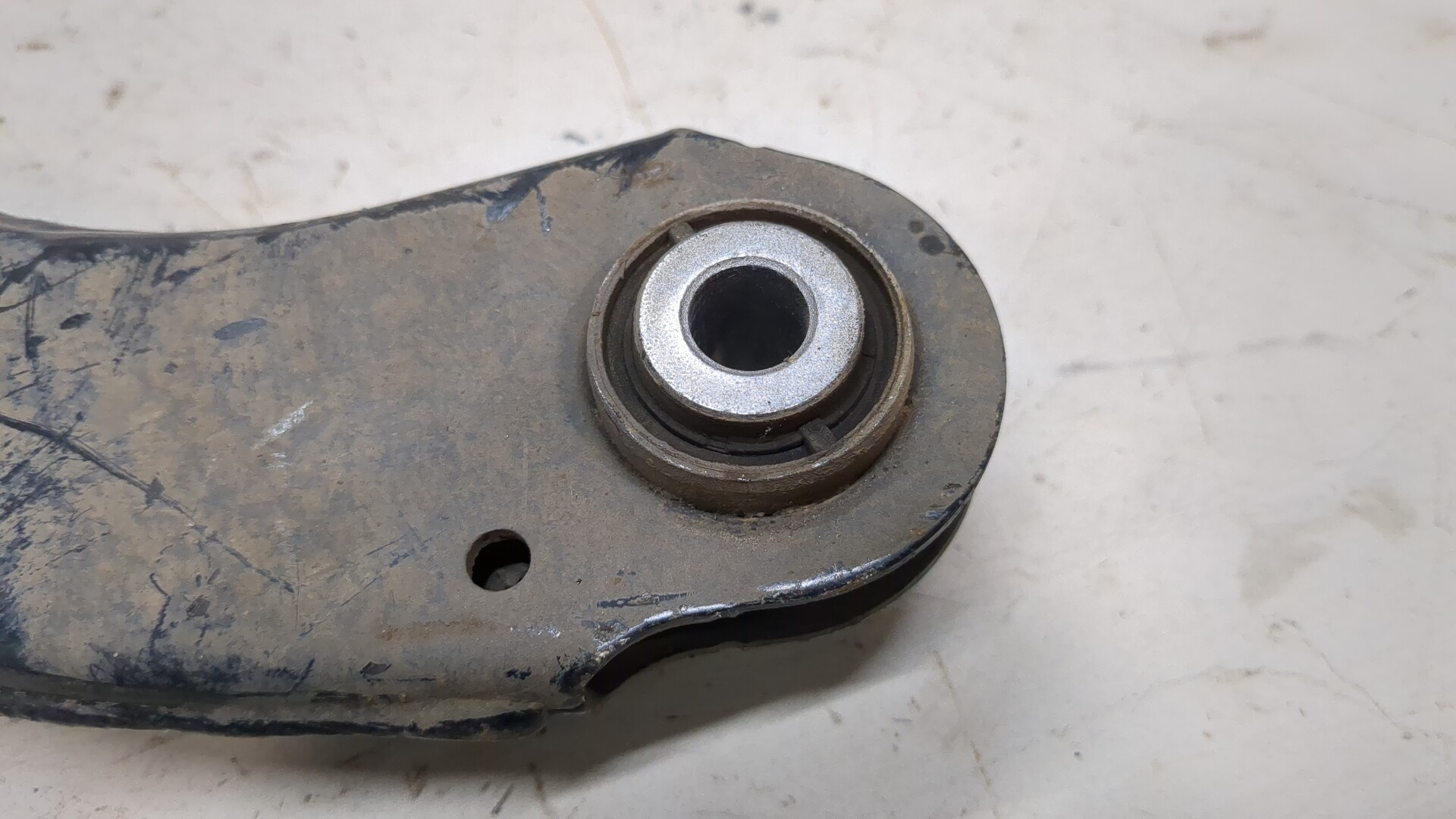 Рычаг задний правый