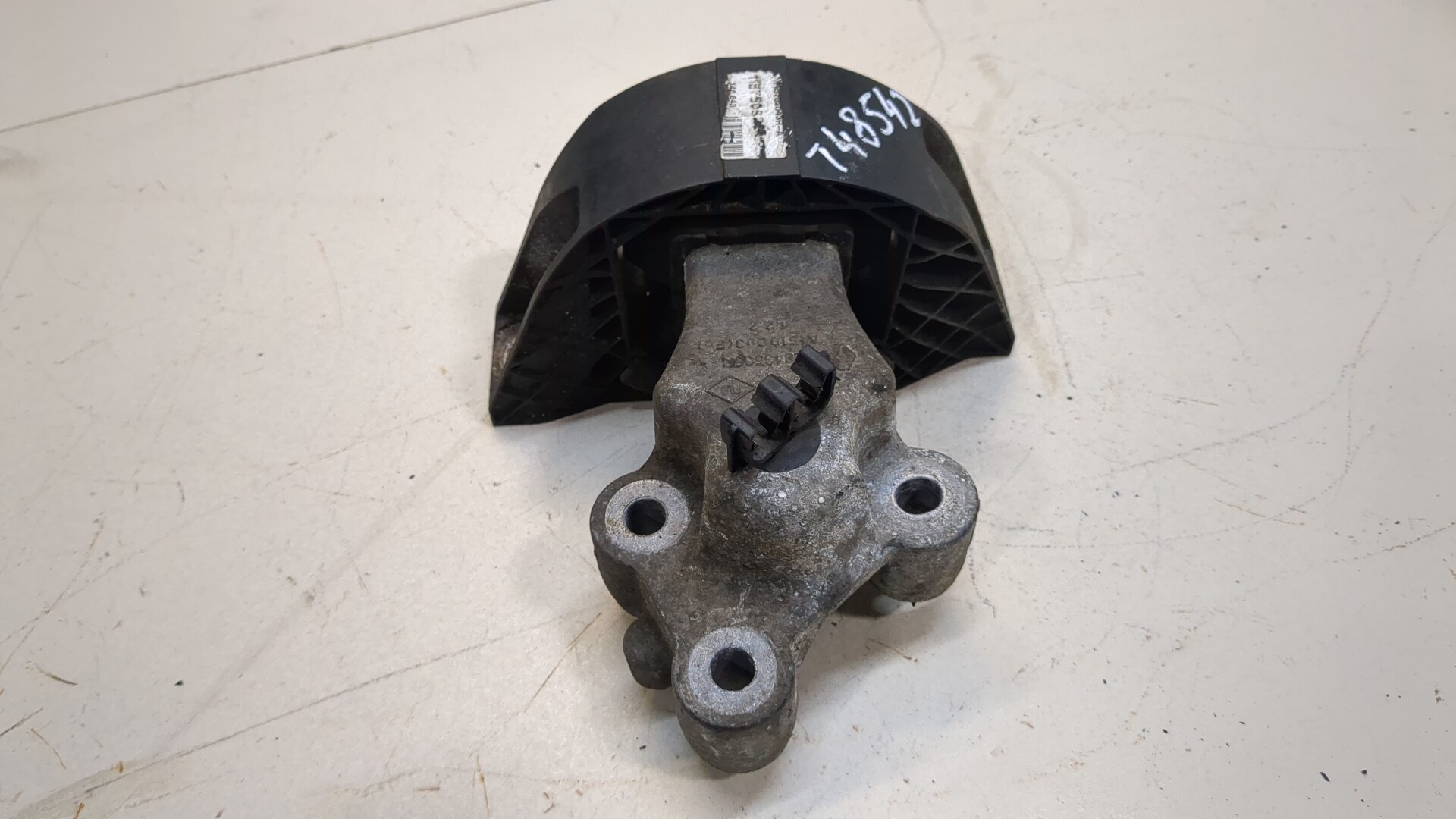 Опора двигателя