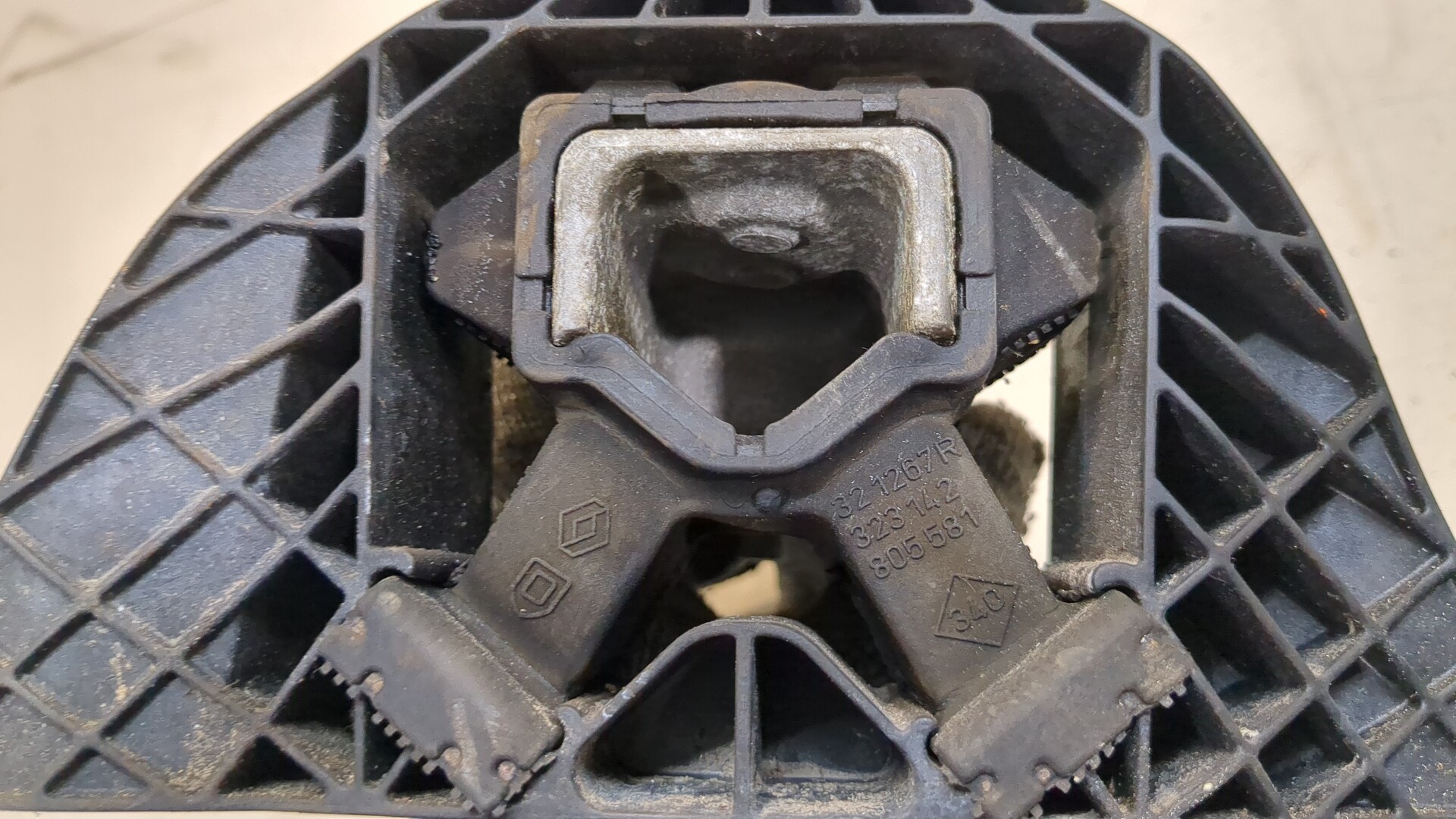 Опора двигателя