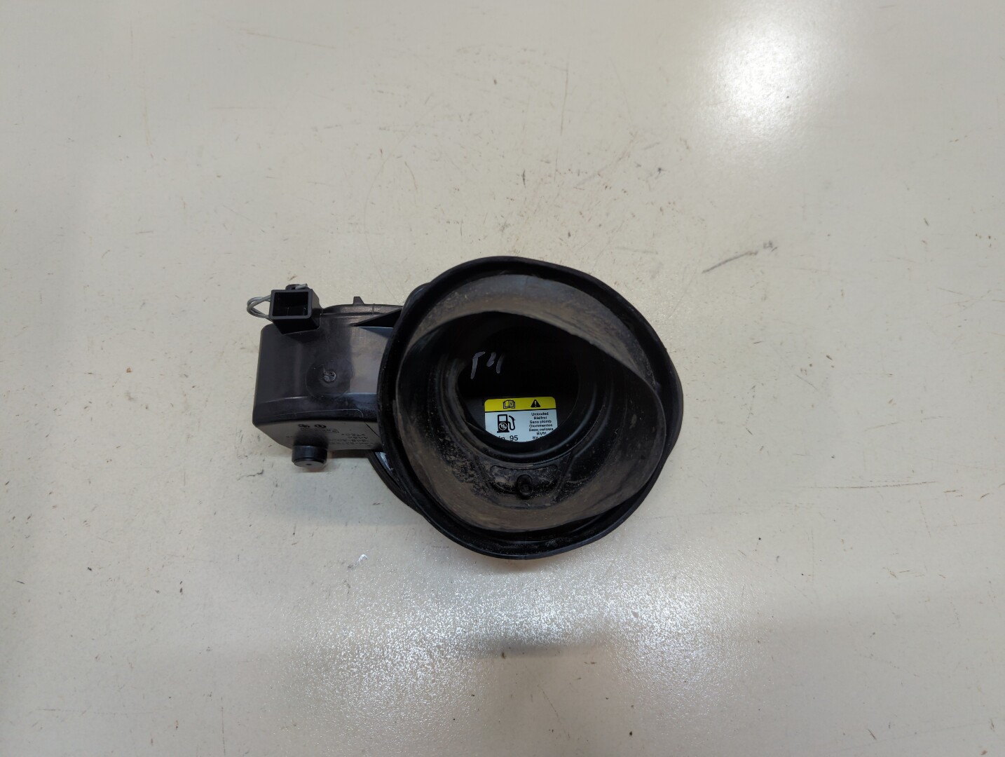 Лючок бензобака