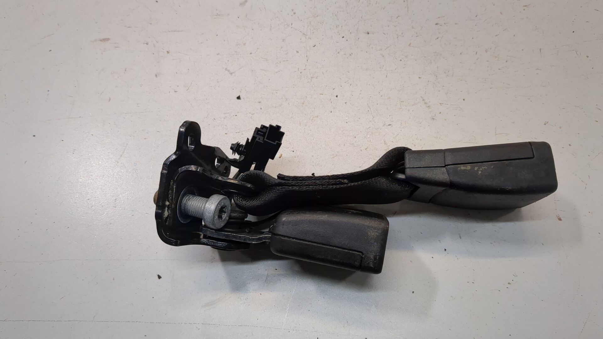 Ответная часть ремня безопасности