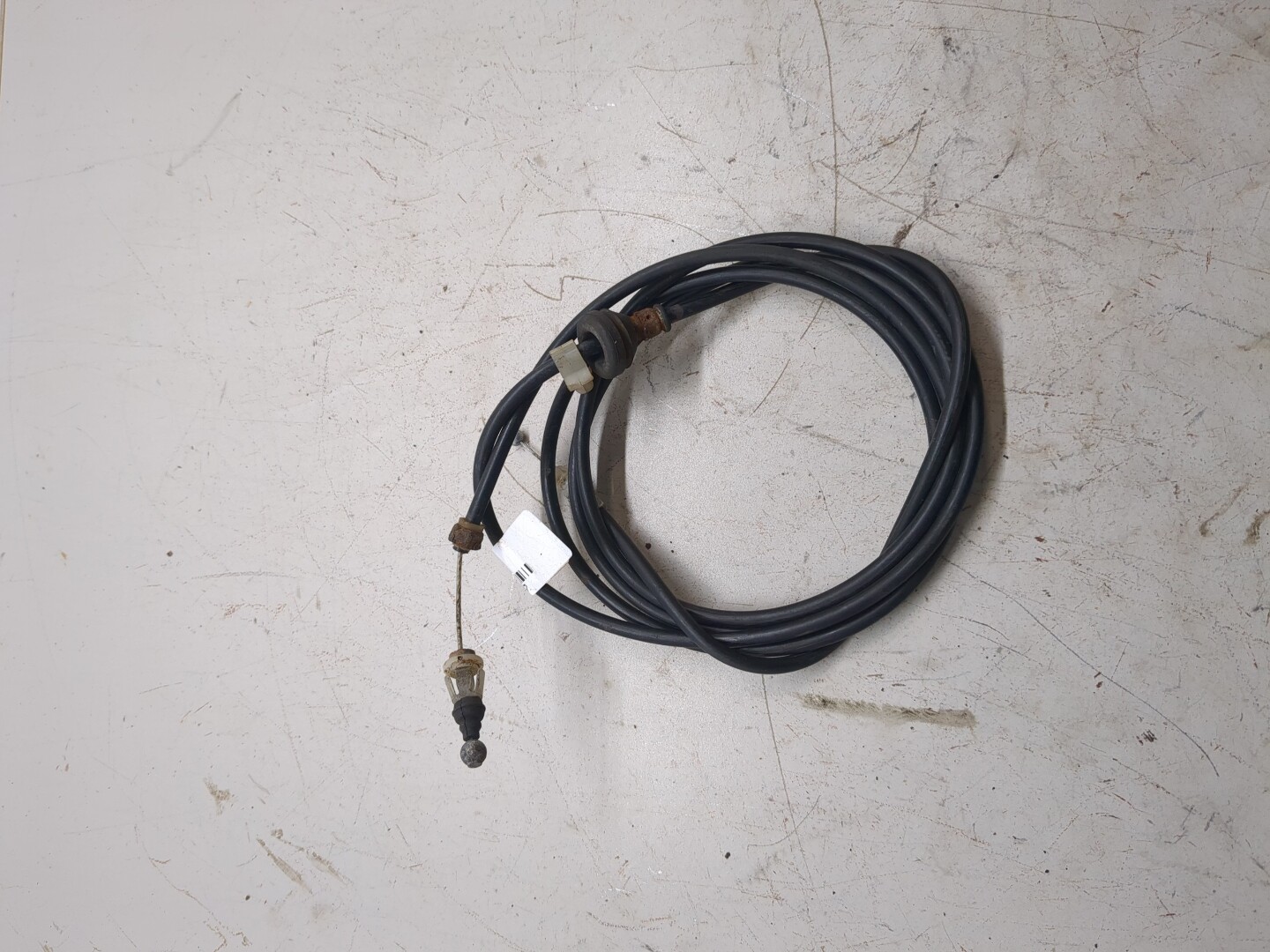 Трос открывания капота