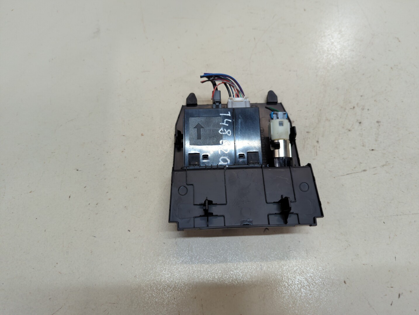 Гнездо AUX / USB IN