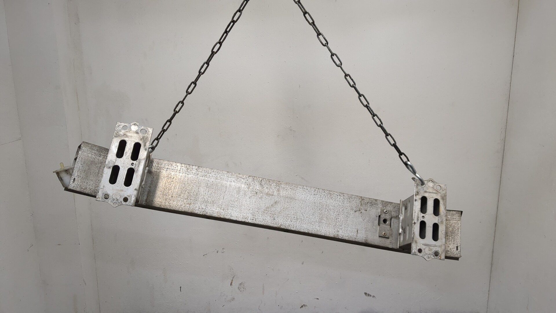 Усилитель переднего бампера