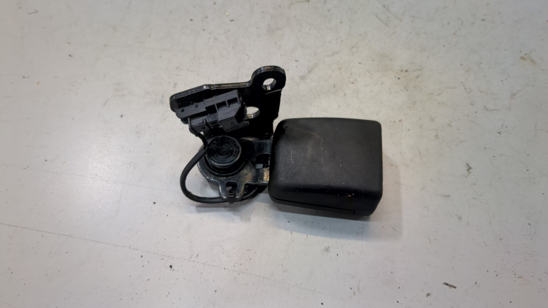 Ответная часть ремня безопасности