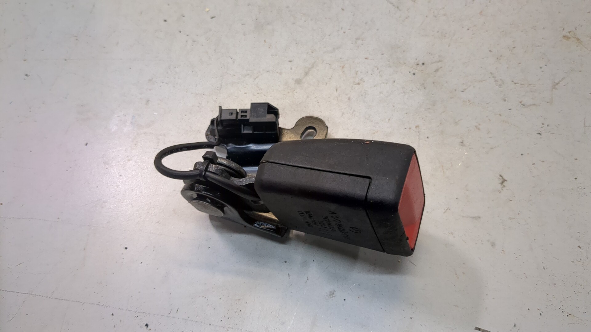 Ответная часть ремня безопасности