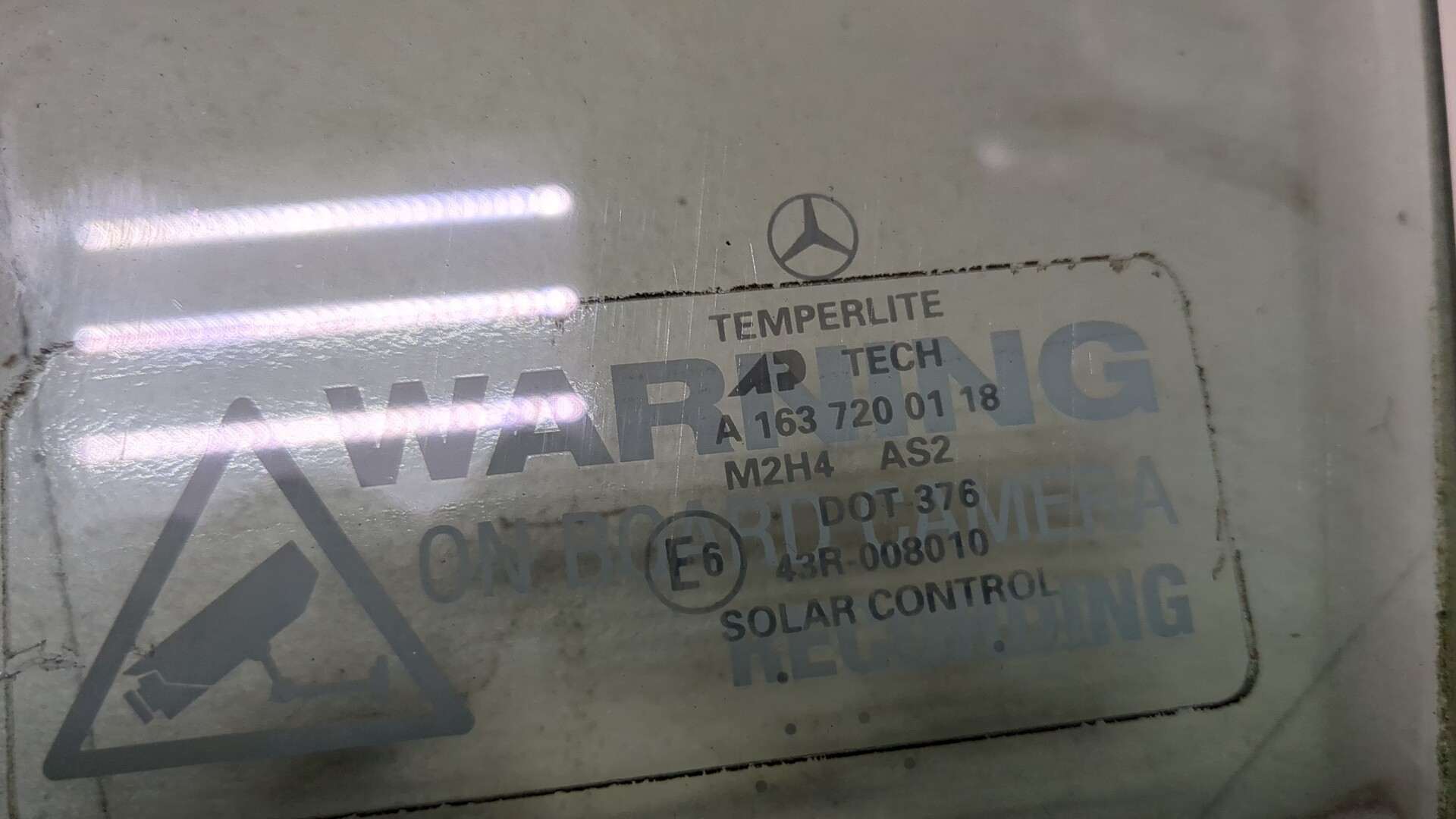 Стекло двери передней левой