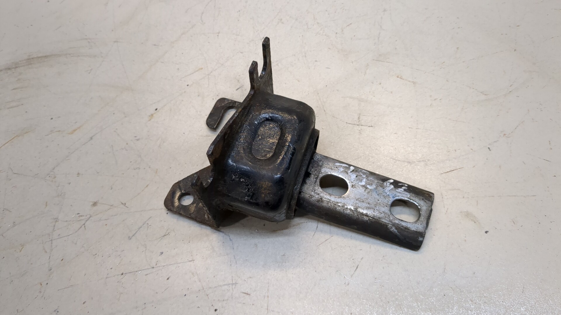 Опора двигателя