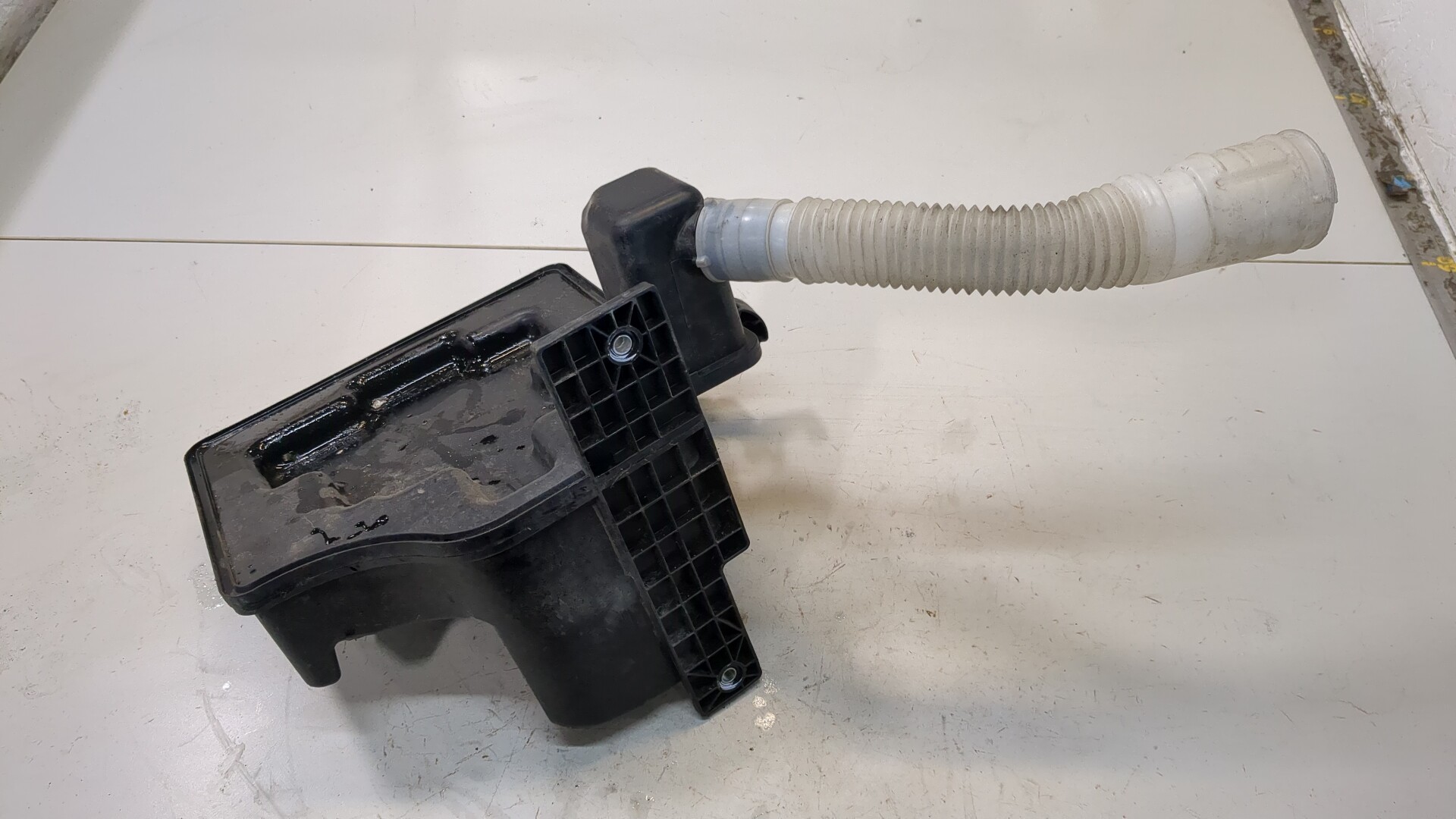 Бачок омывателя лобового стекла