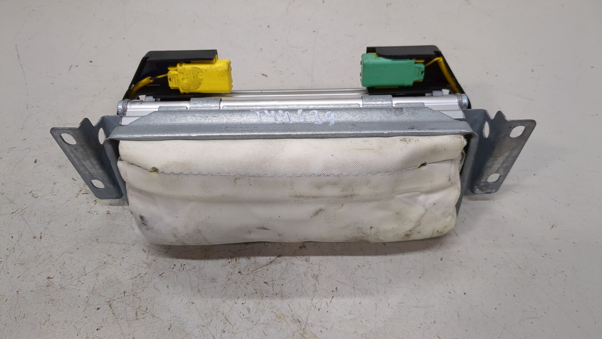 Подушка безопасности пассажирская (в торпедо)