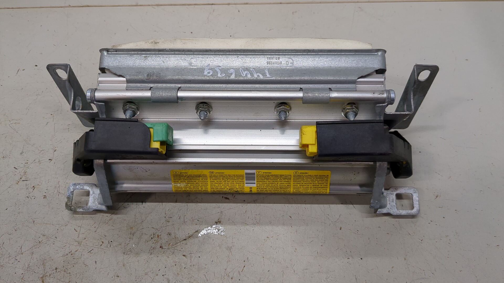 Подушка безопасности пассажирская (в торпедо)