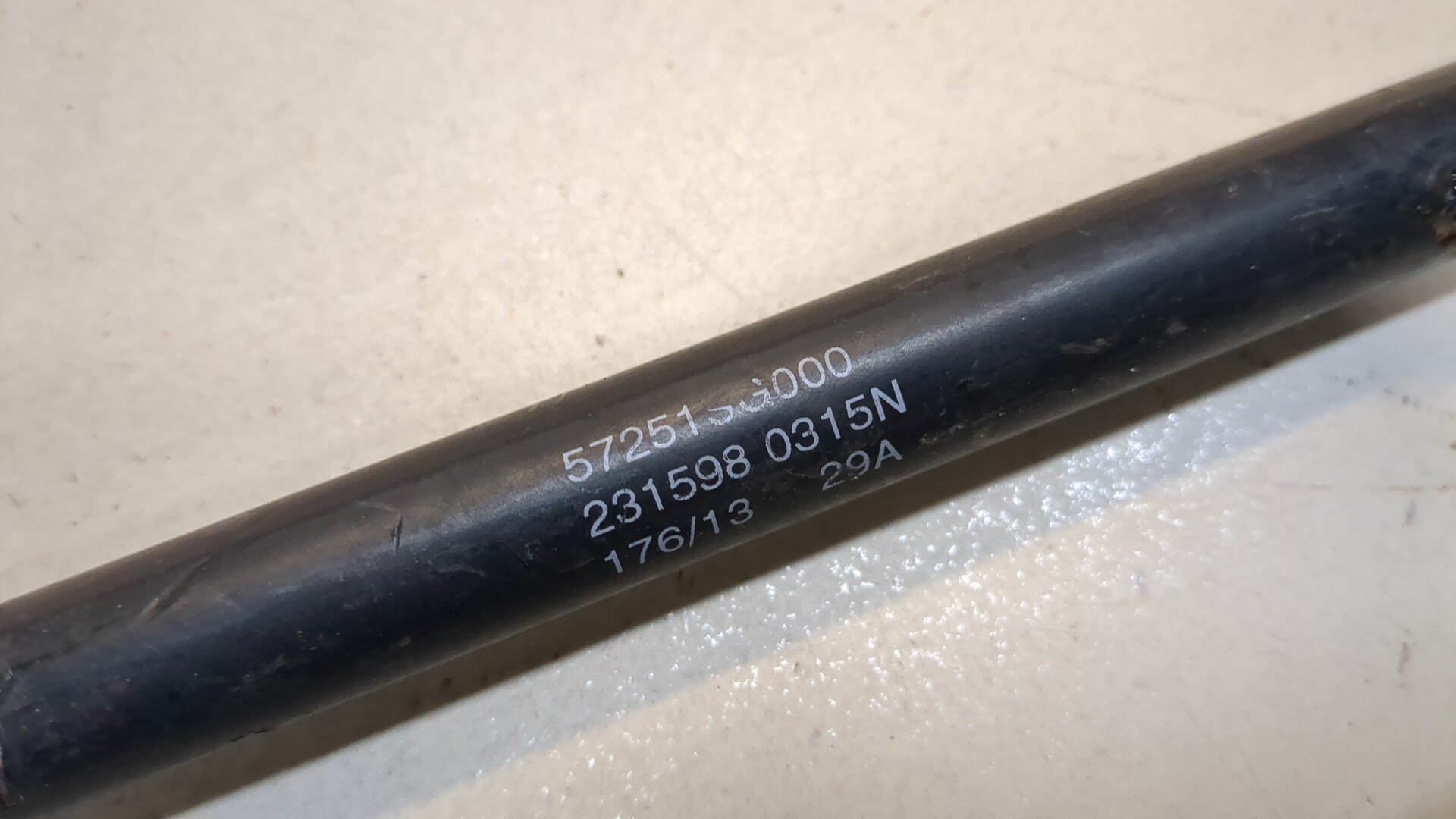 Амортизатор капота