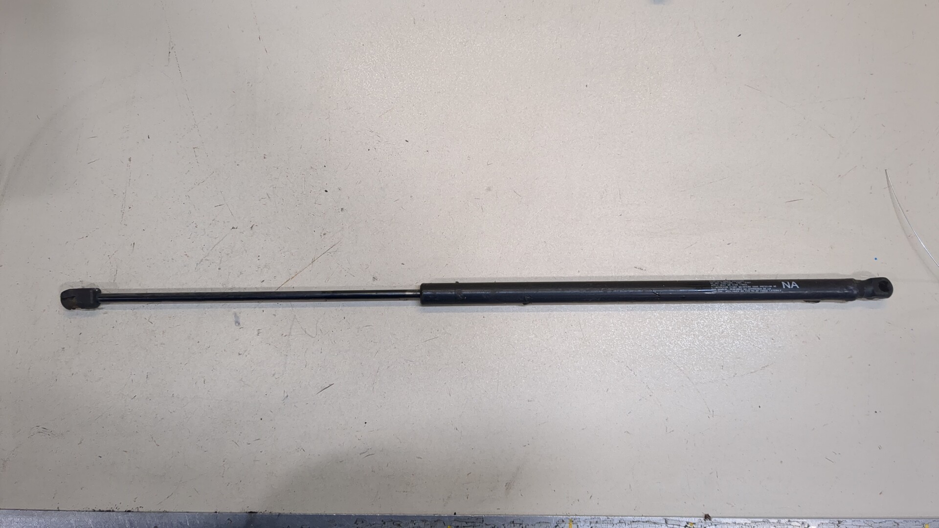 Амортизатор капота