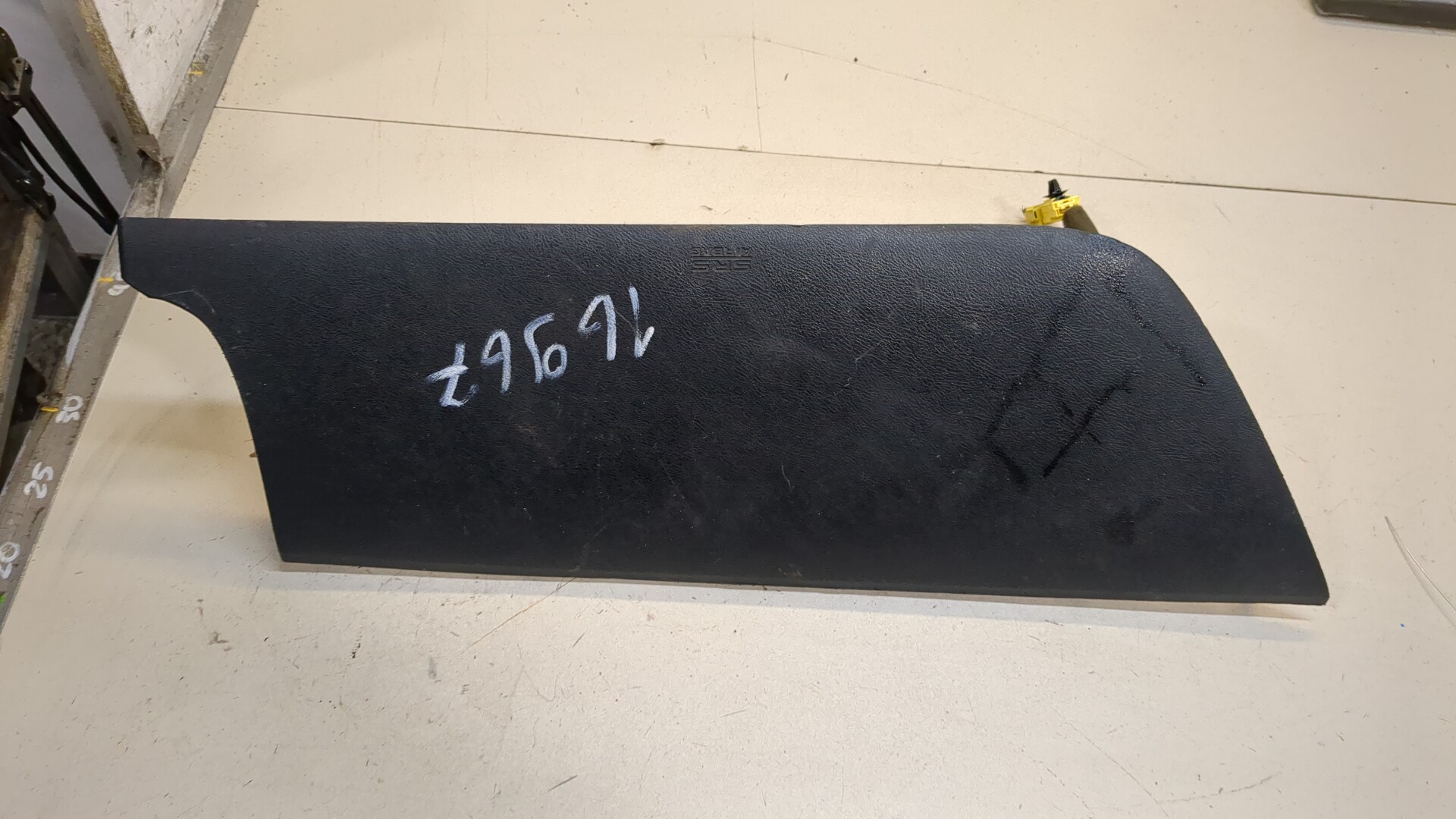 Подушка безопасности пассажирская (в торпедо)