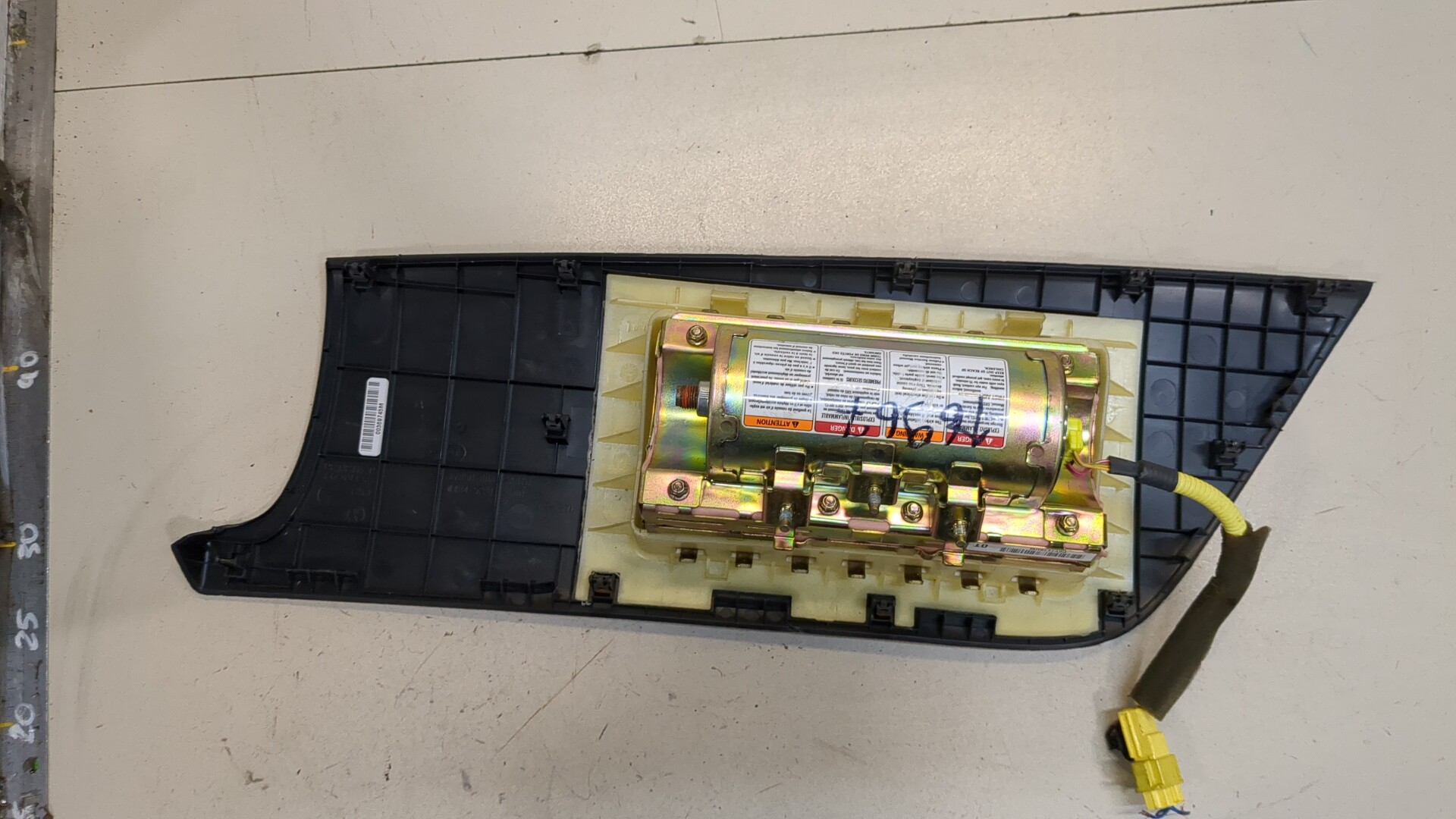 Подушка безопасности пассажирская (в торпедо)