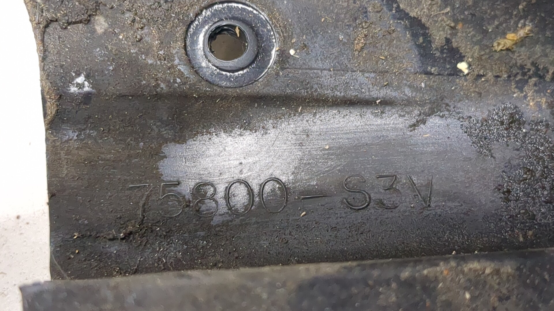 Брызговик передний правый