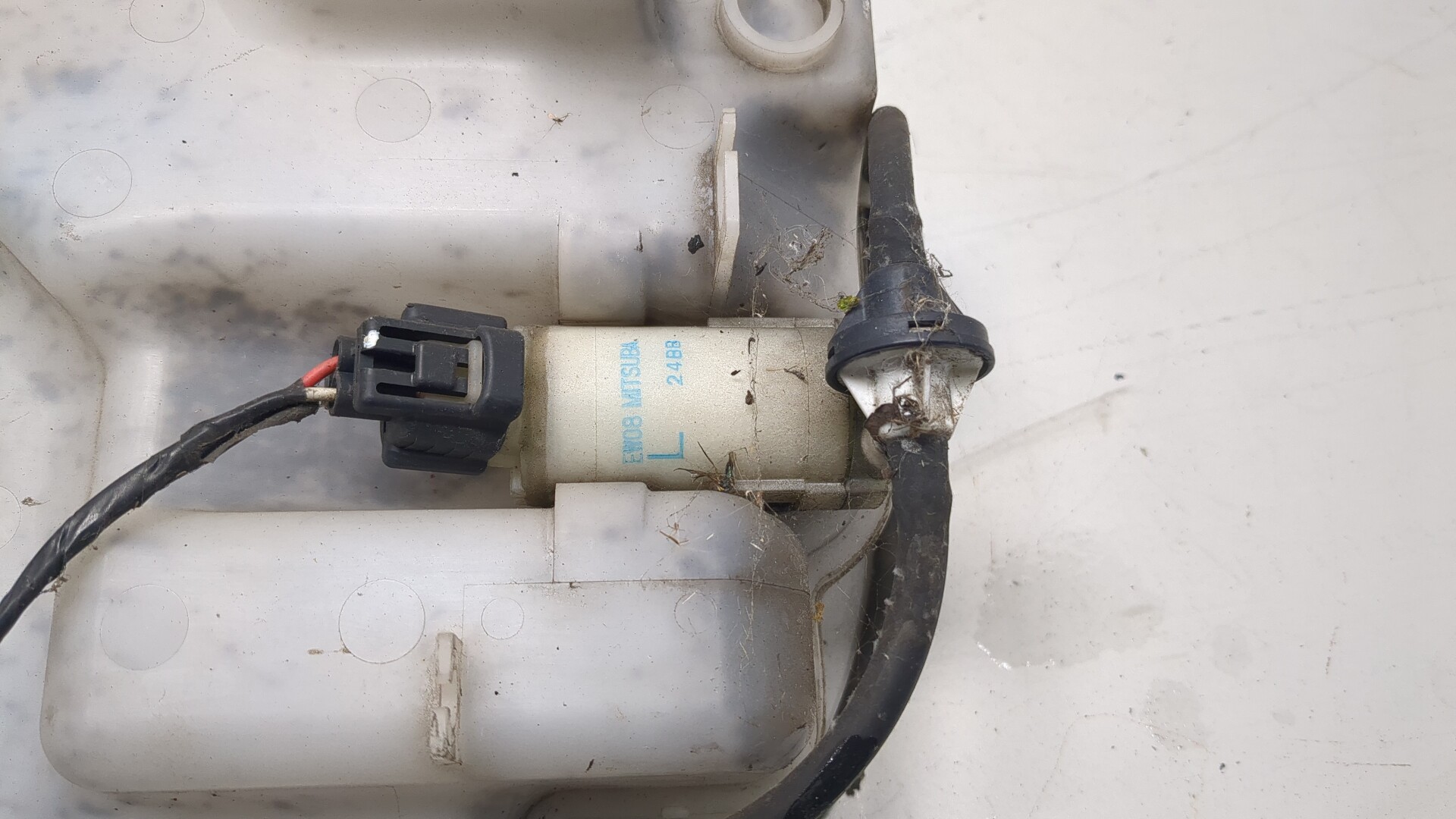 Бачок омывателя лобового стекла