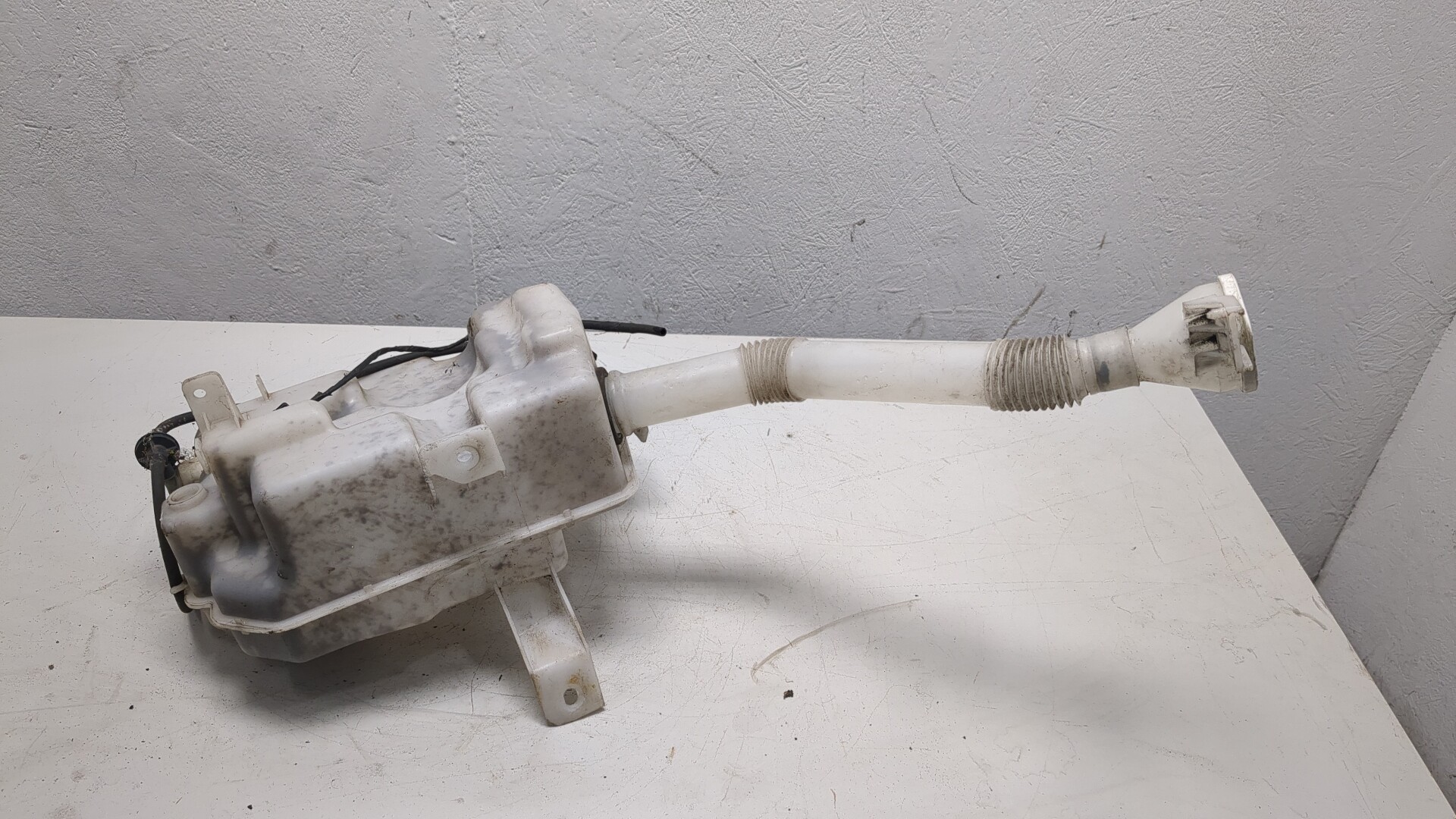 Бачок омывателя лобового стекла