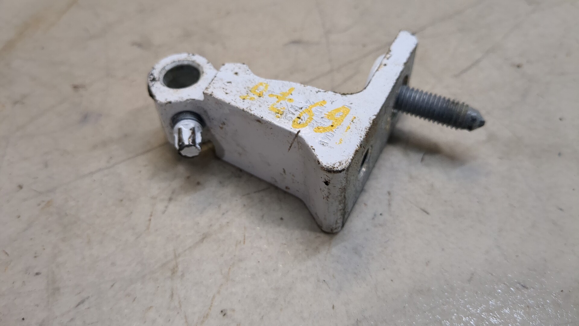 Петля двери