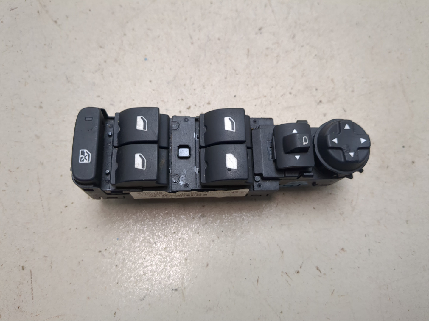 Кнопка стеклоподъемника