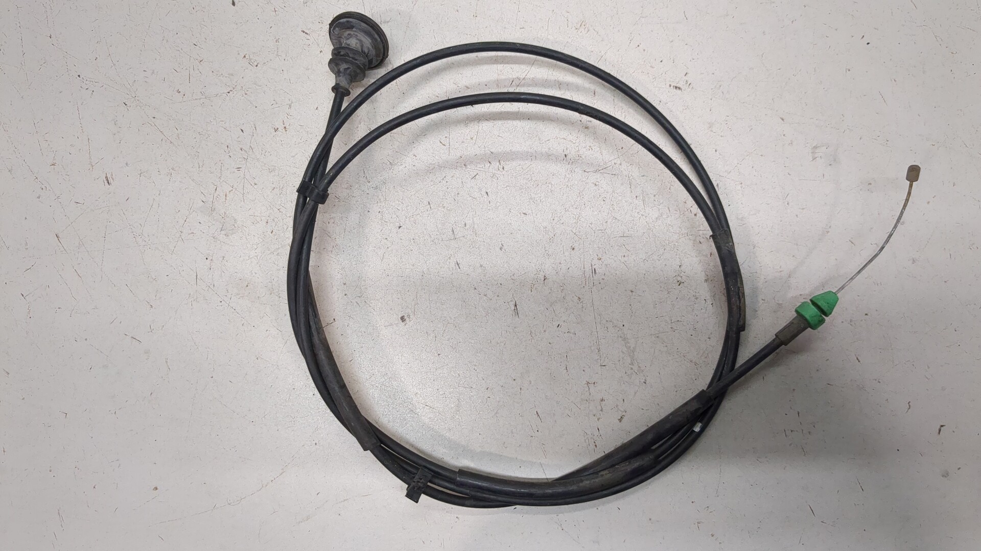 Трос открывания капота