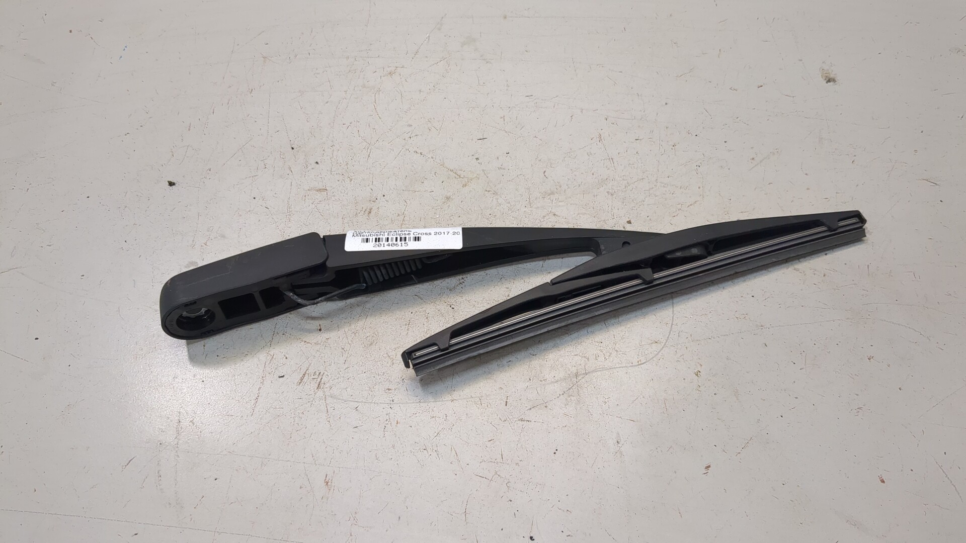 Поводок стеклоочистителя заднего