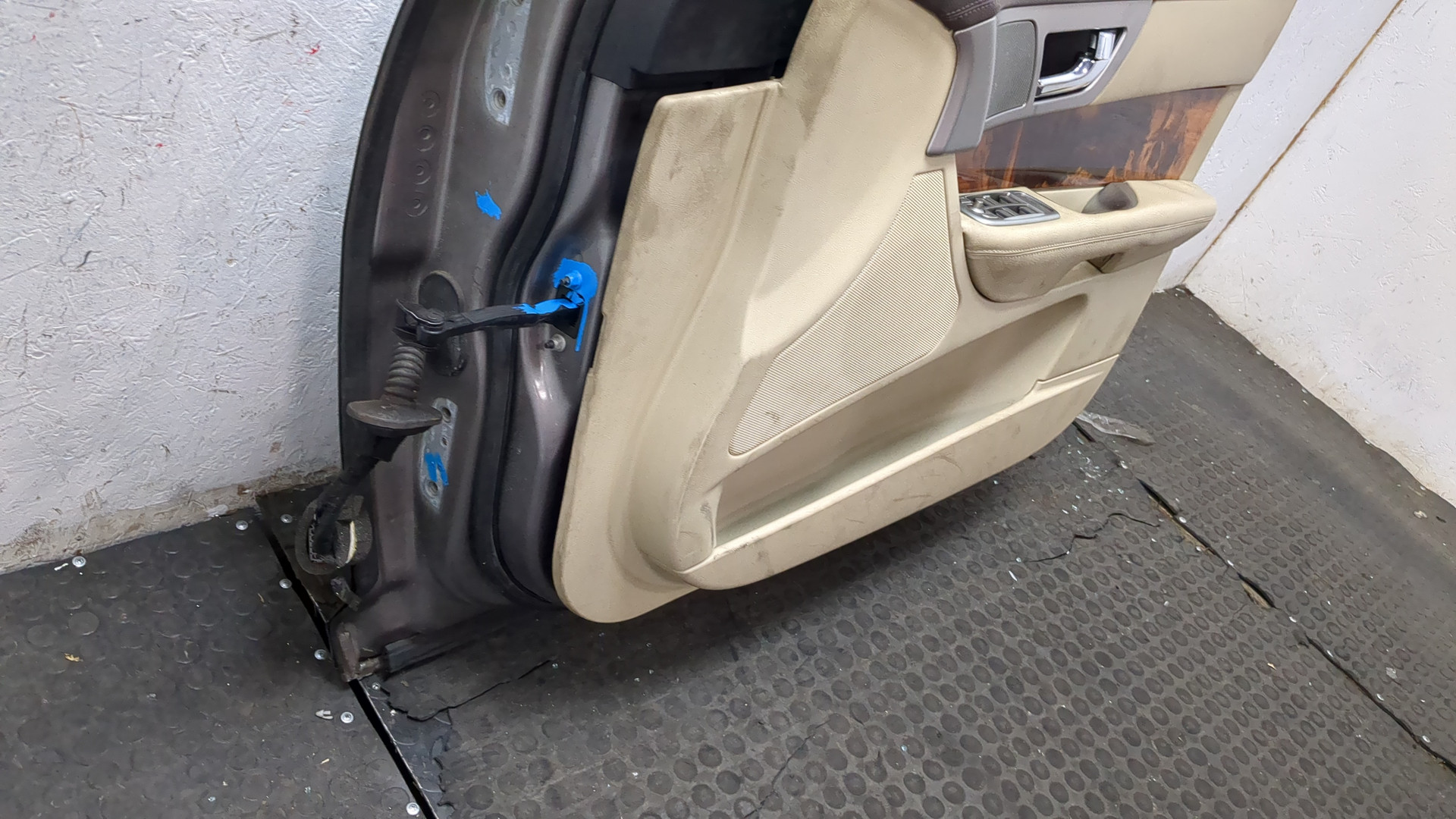 Дверь передняя правая