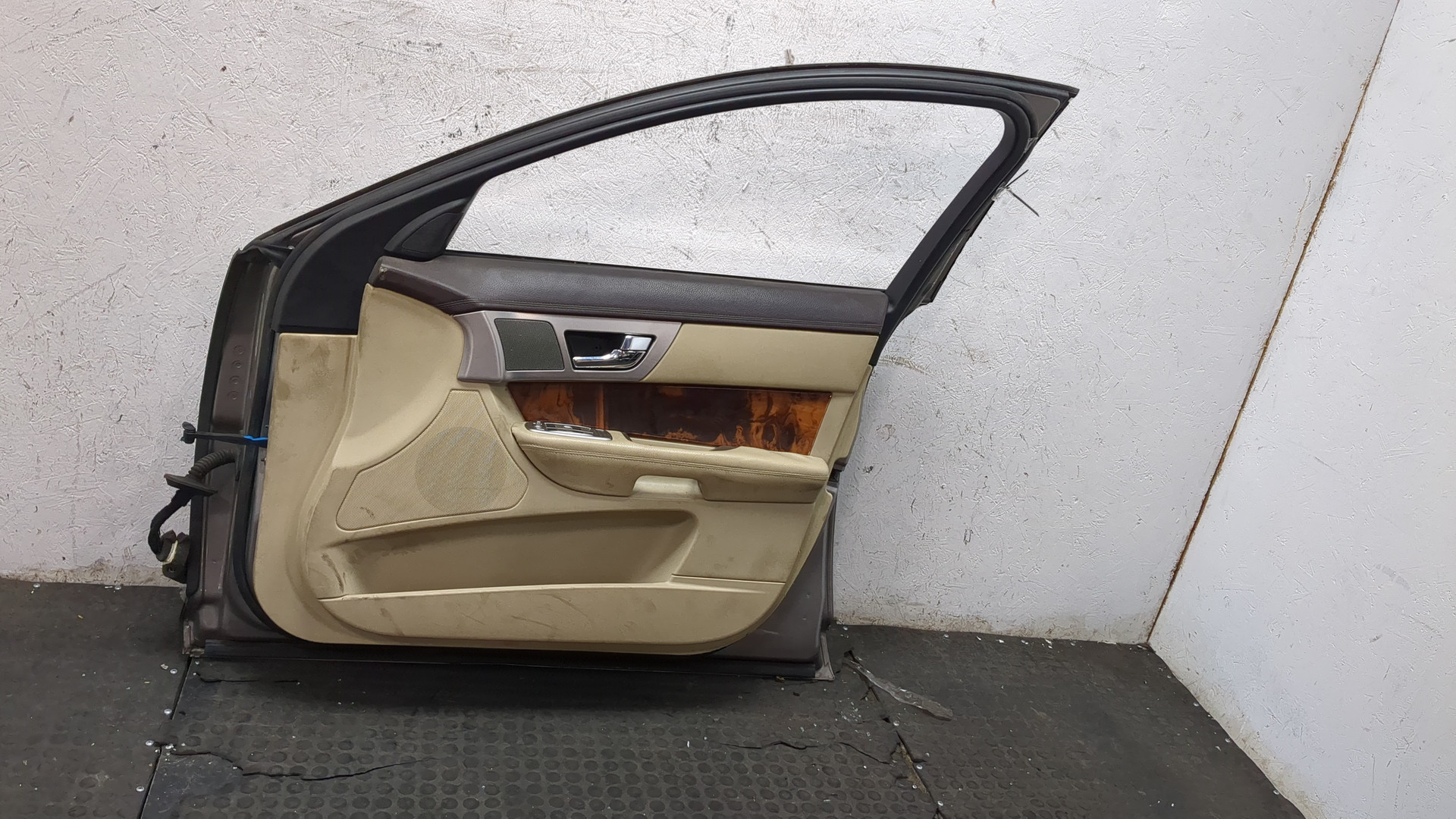 Дверь передняя правая