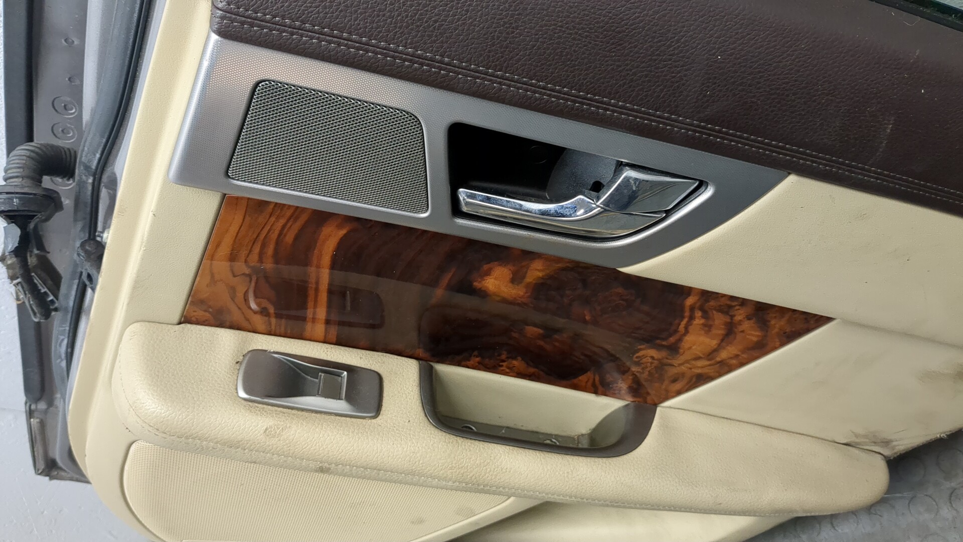 Дверь задняя правая