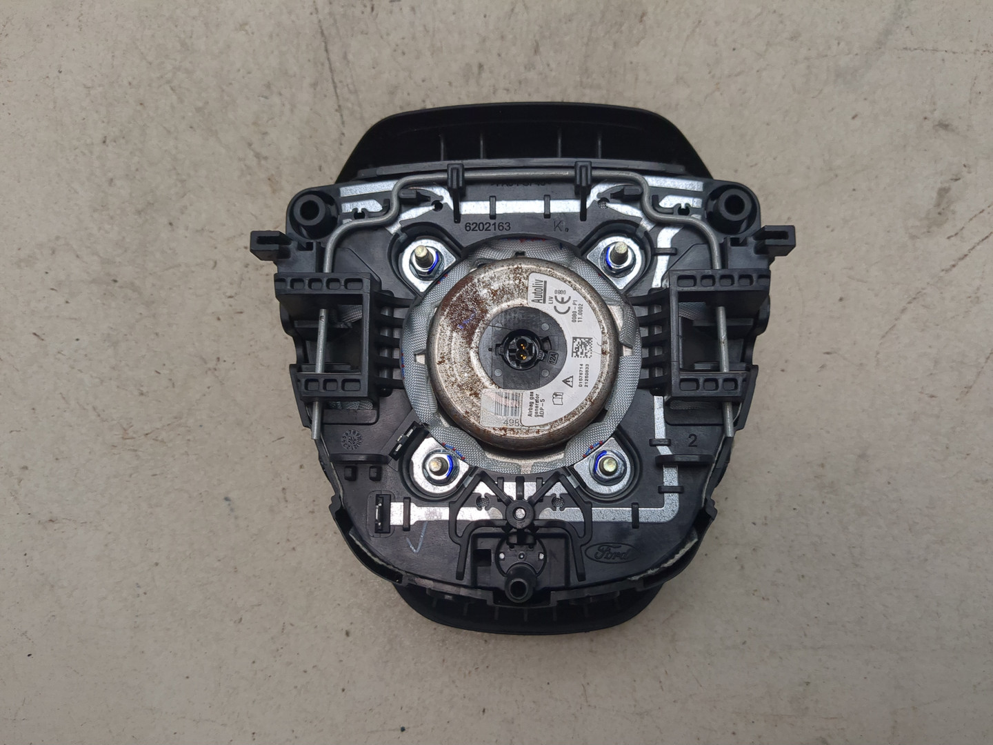 Подушка безопасности в рулевое колесо