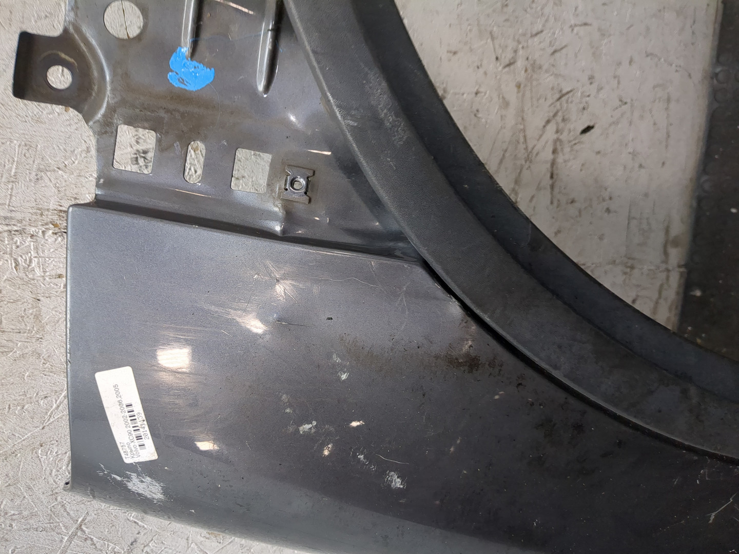 Крыло переднее правое