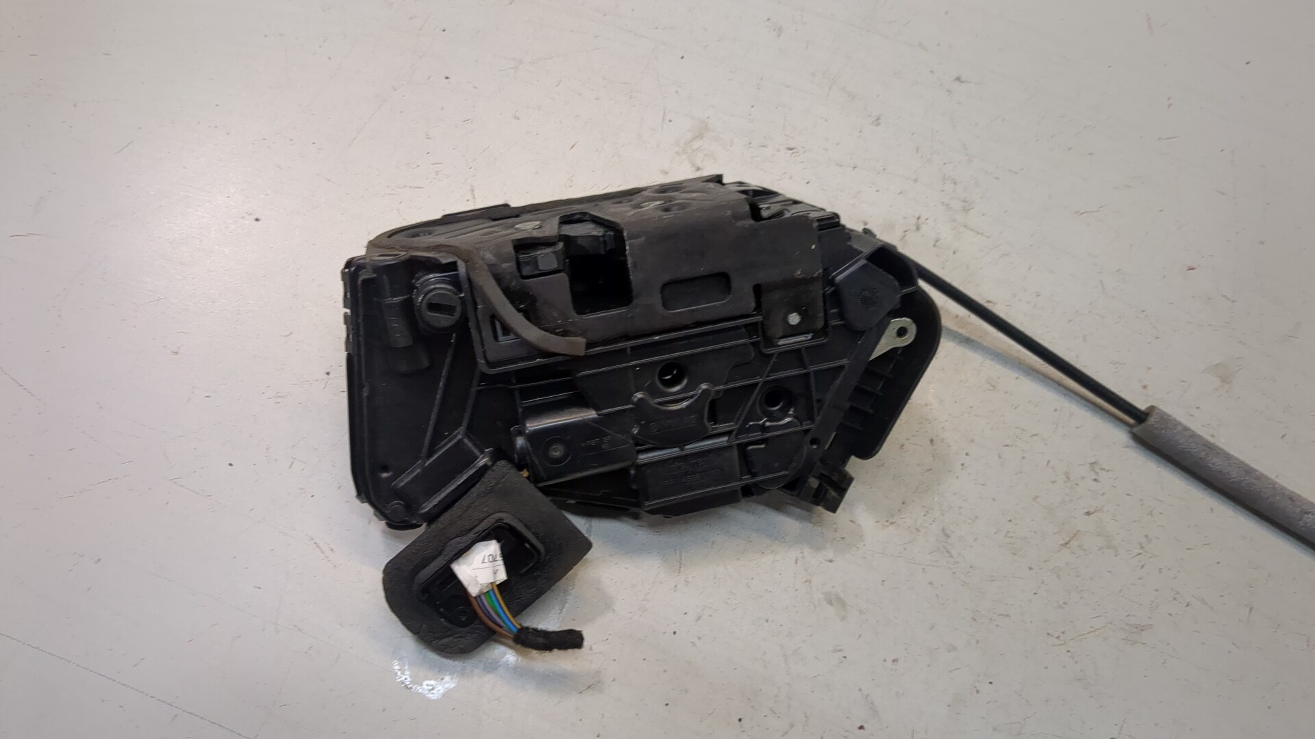 Замок двери задней правой