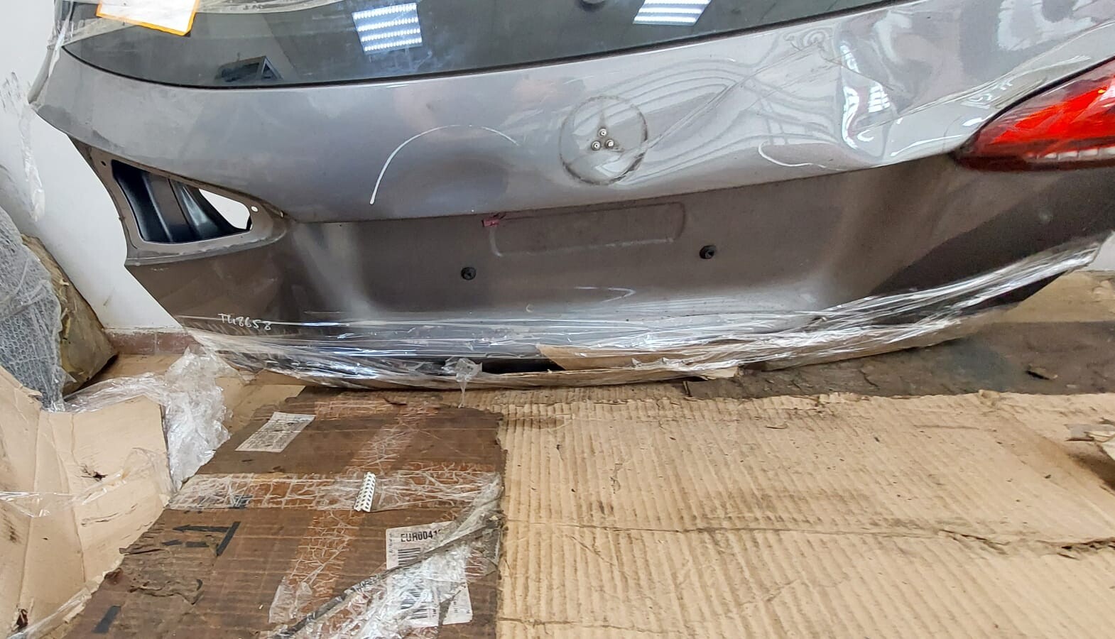 Дверь багажника