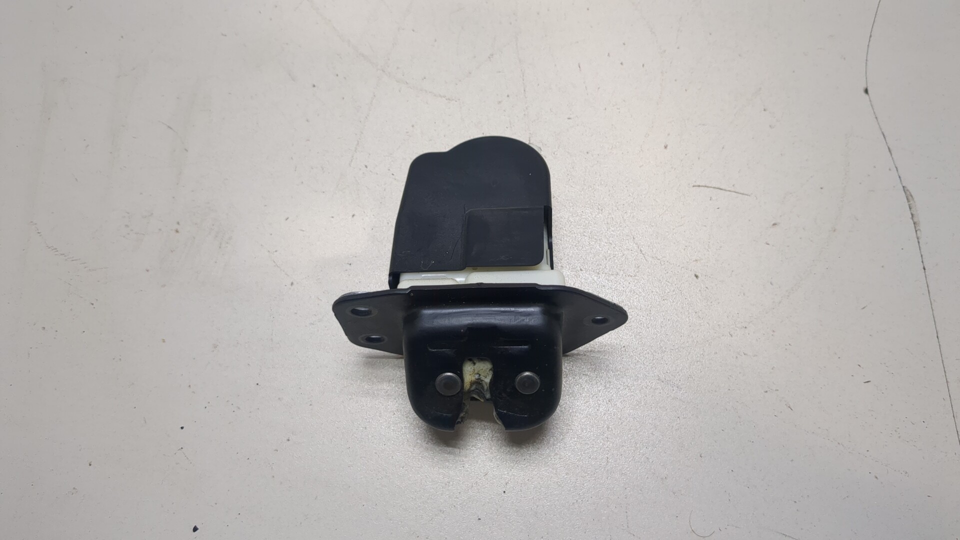 Замок багажника