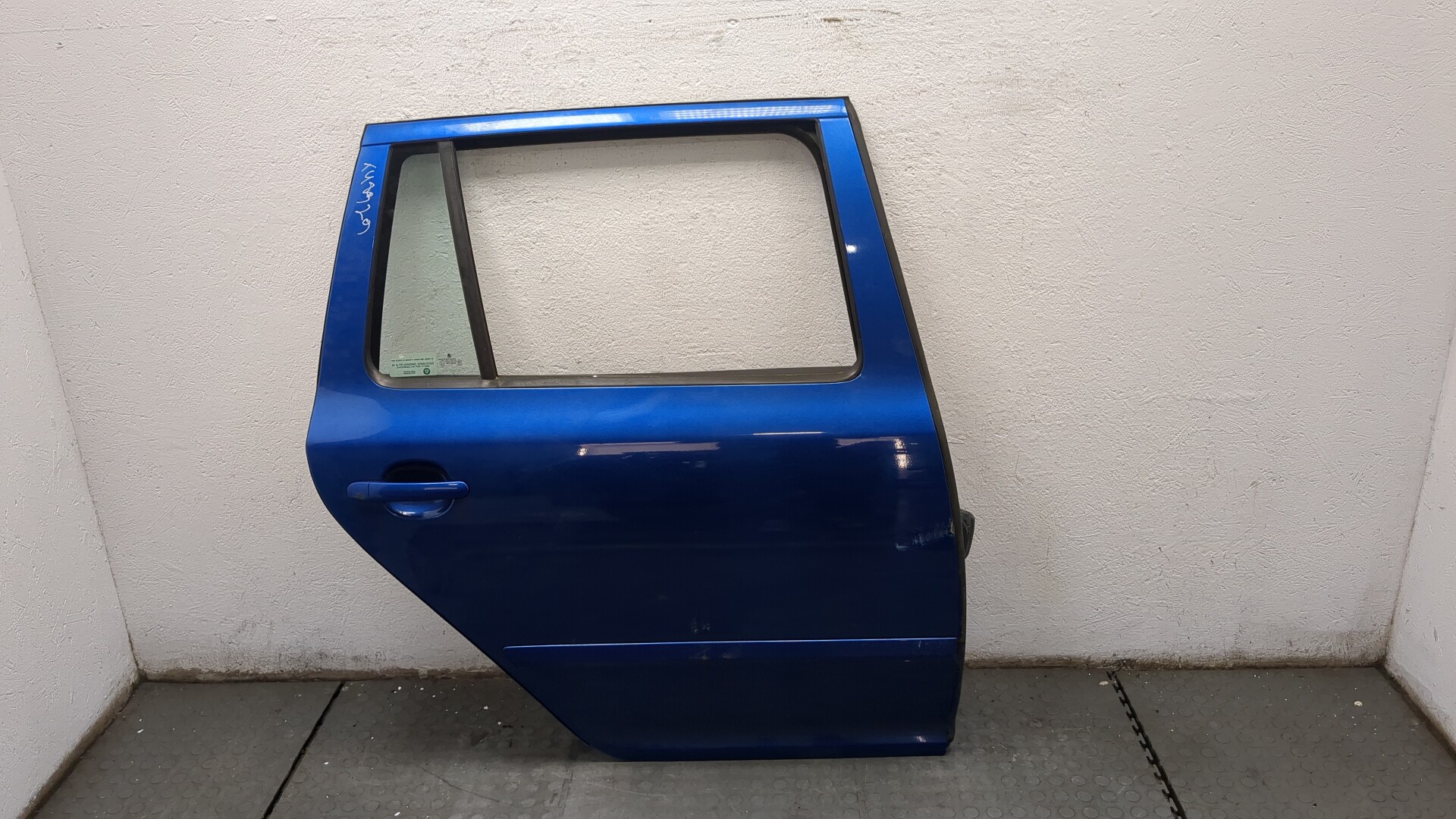 Дверь задняя правая