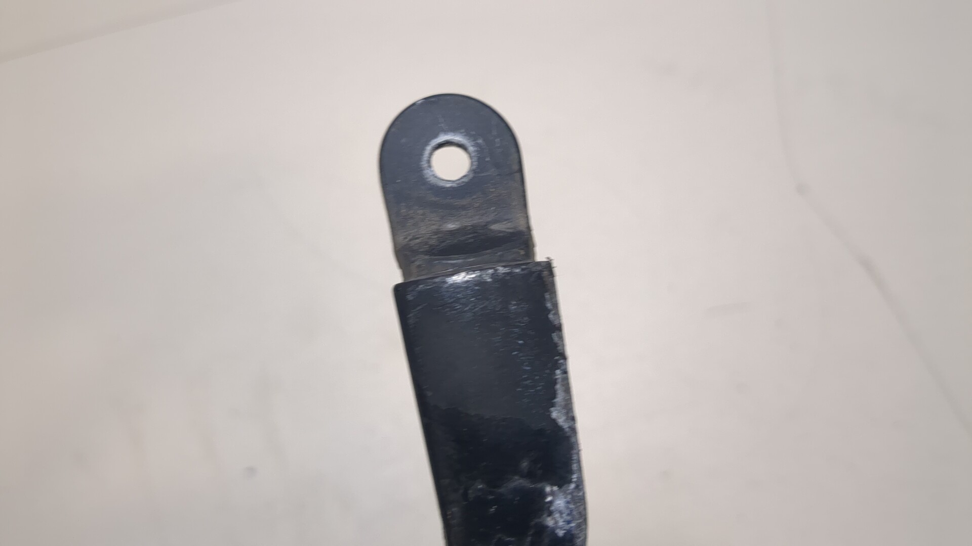 Поводок стеклоочистителя заднего