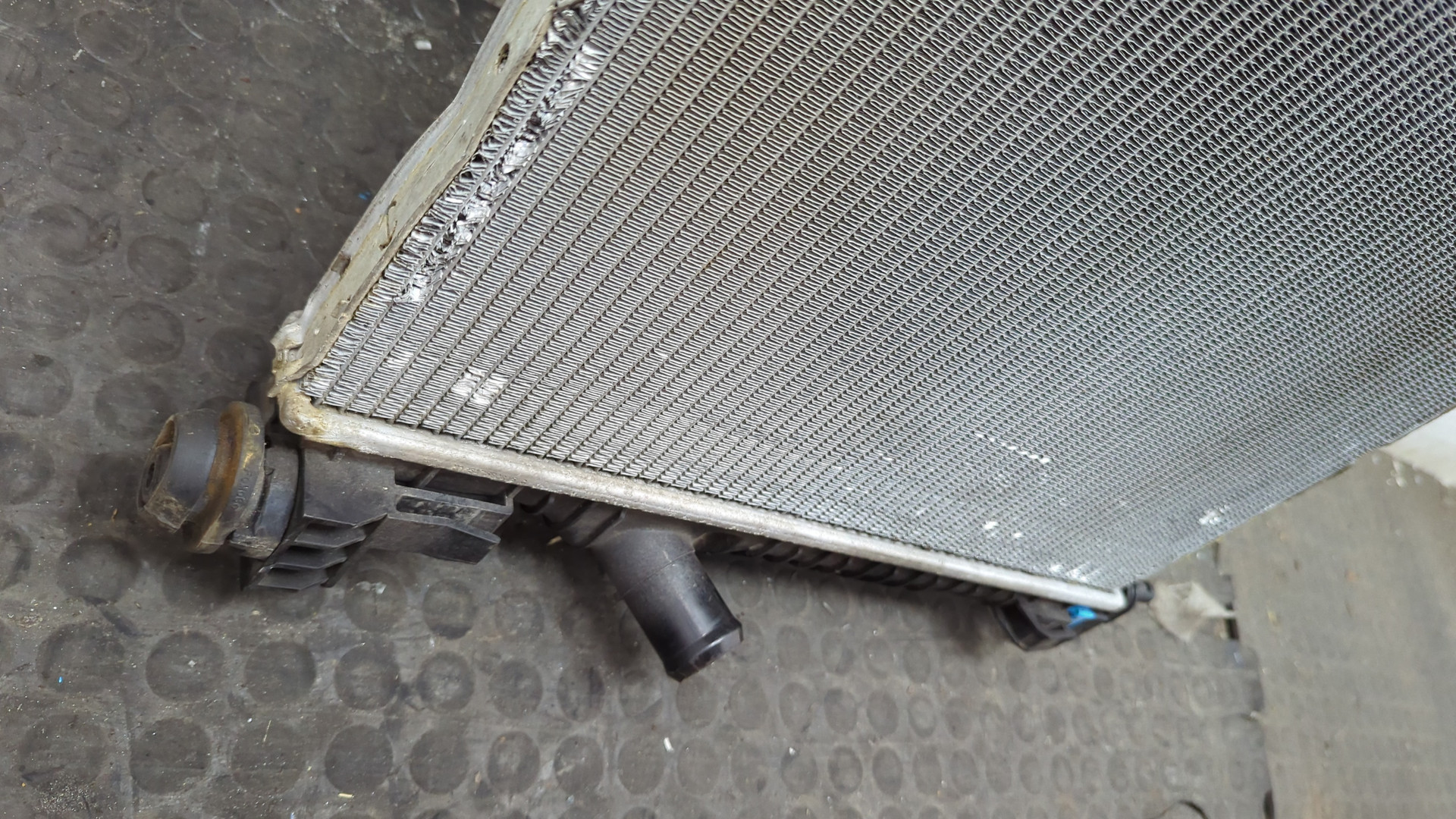 Радиатор охлаждения двигателя основной