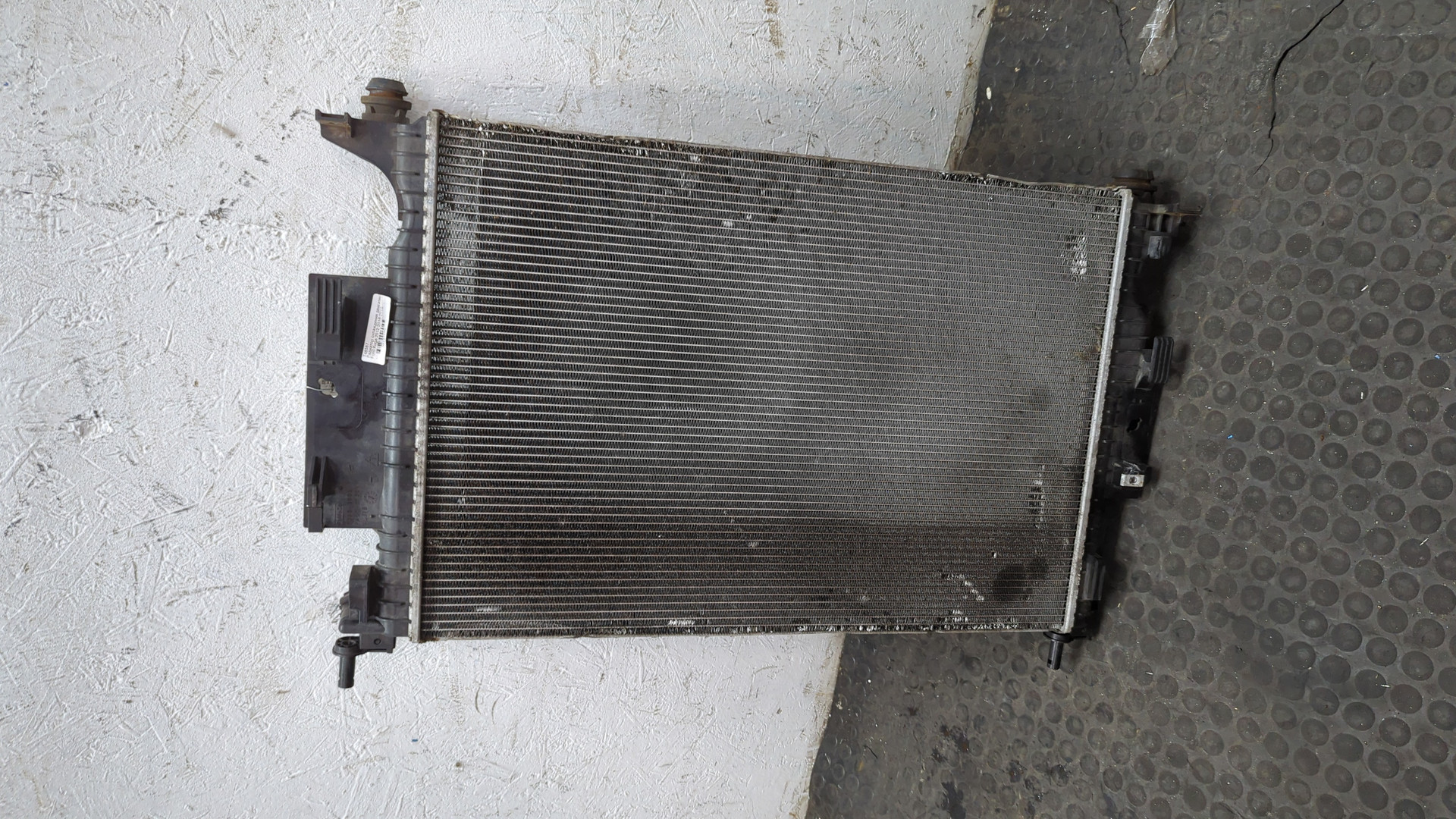 Радиатор охлаждения двигателя основной