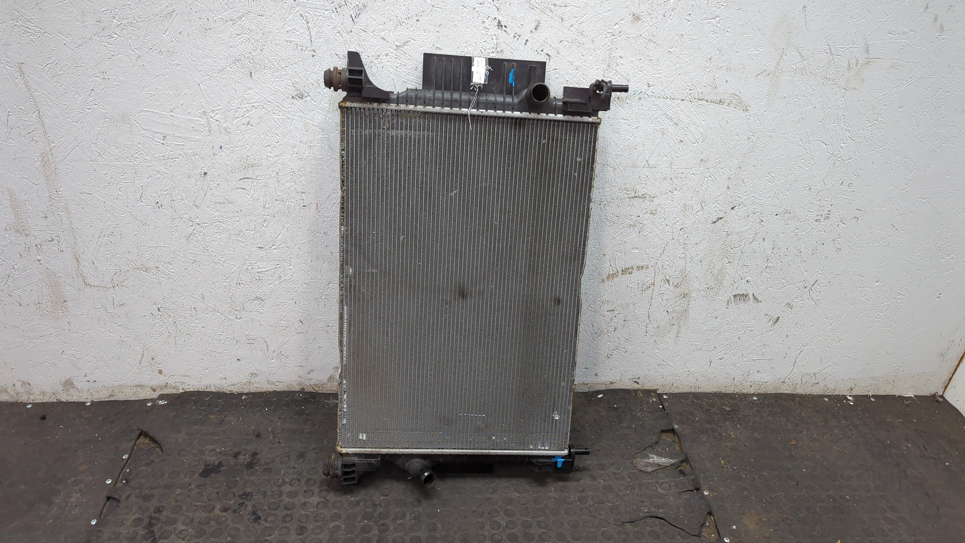 Радиатор охлаждения двигателя основной
