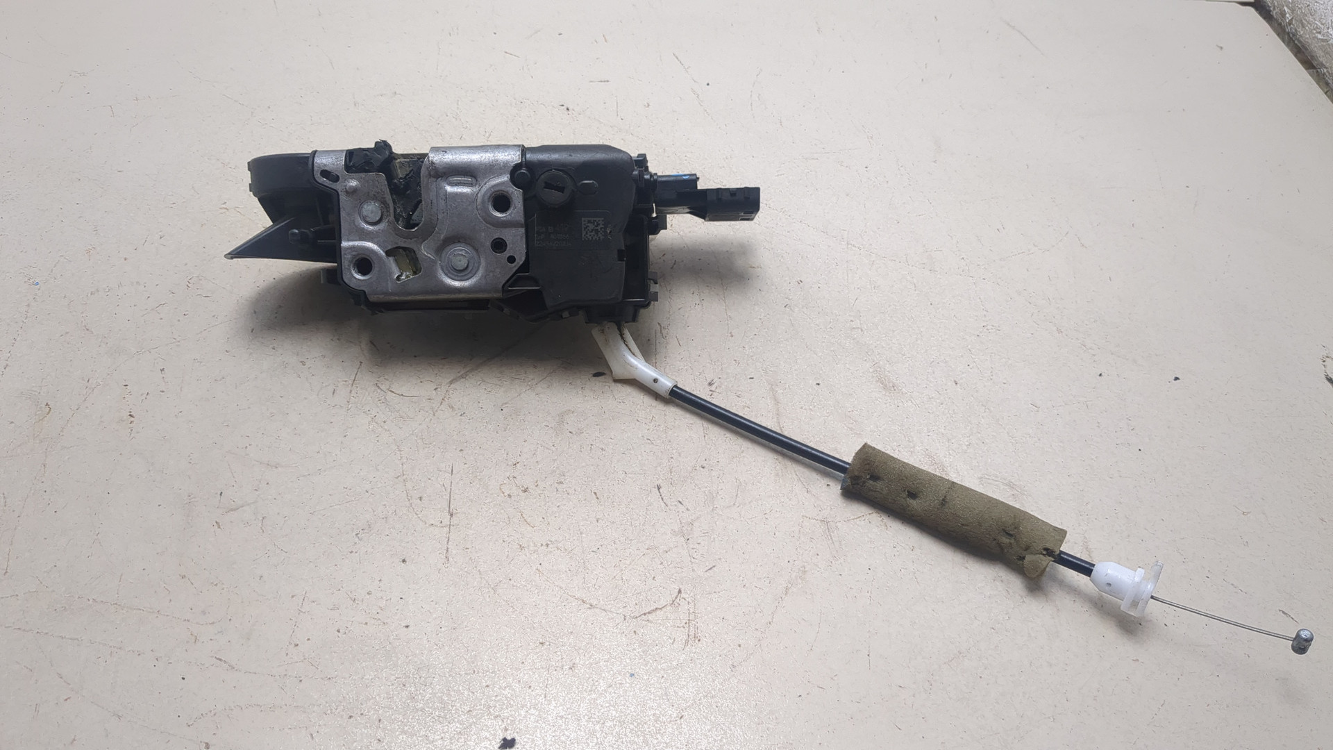 Замок двери задней левой